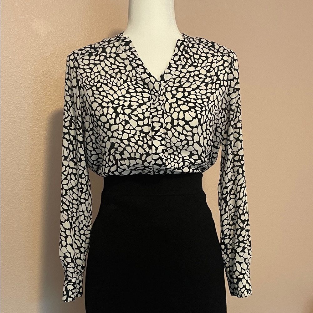 Apt. 9 Monochrome Abstract Blouse